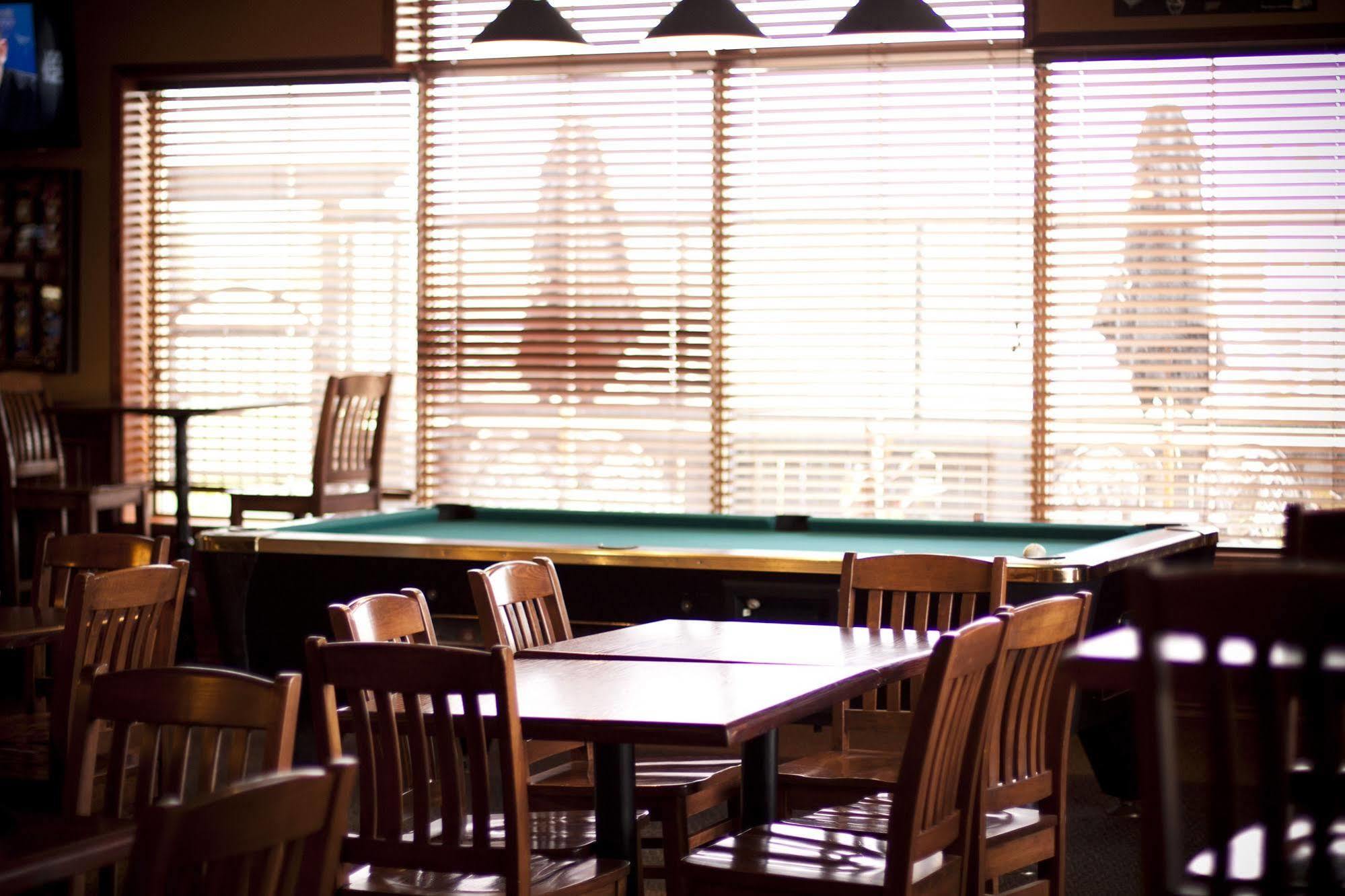 Four Points By Sheraton Edmonton South Dış mekan fotoğraf